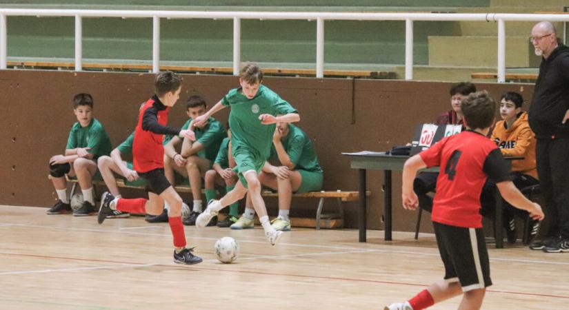 Diákolimipán rúgták a bőrt