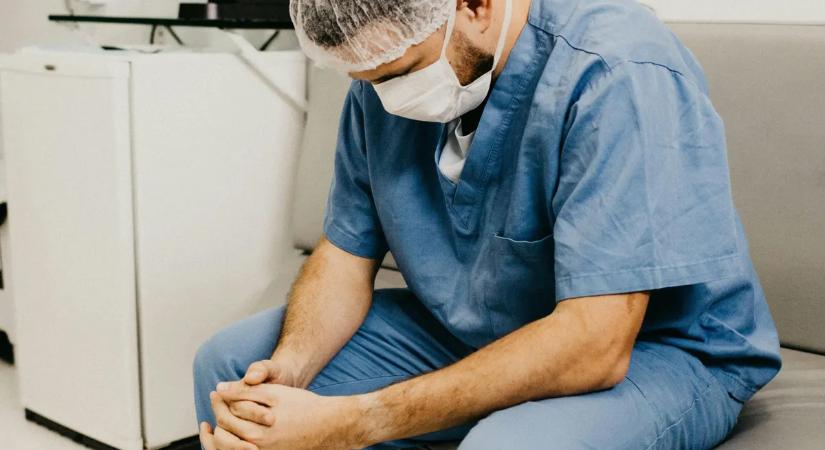 Szokatlan tünet jelezte a bajt: alig pár hónappal a diagnózis után elhunyt a kétgyermekes édesapa