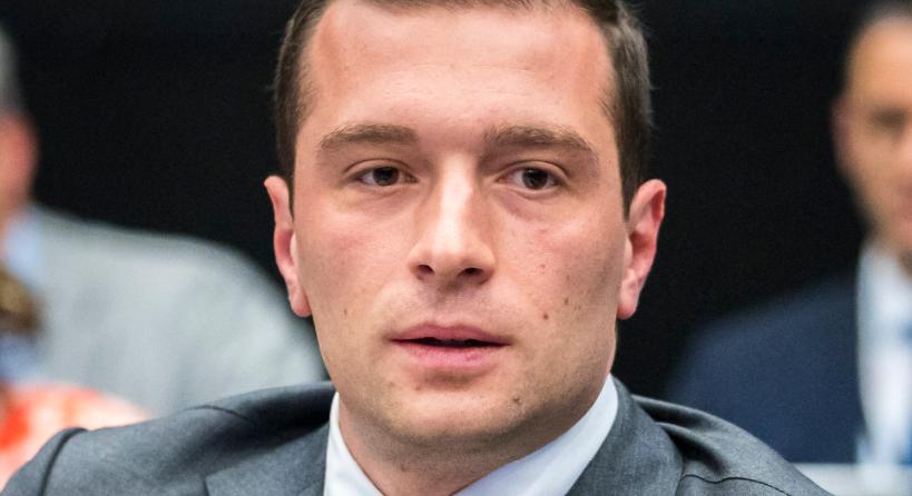 A szélsőjobboldali vezető nyerné a francia elnökválasztást az új felmérés szerint