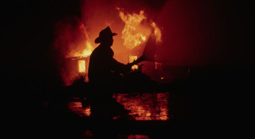 Több tíz négyzetméternyi területet nyaldostak a lángok Törökszentmiklóson