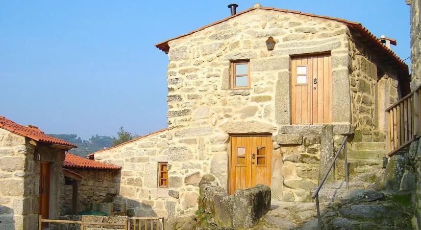 Egy egész falut kínálnak eladásra – képeken a varázslatos település, amit most bárki megvehet