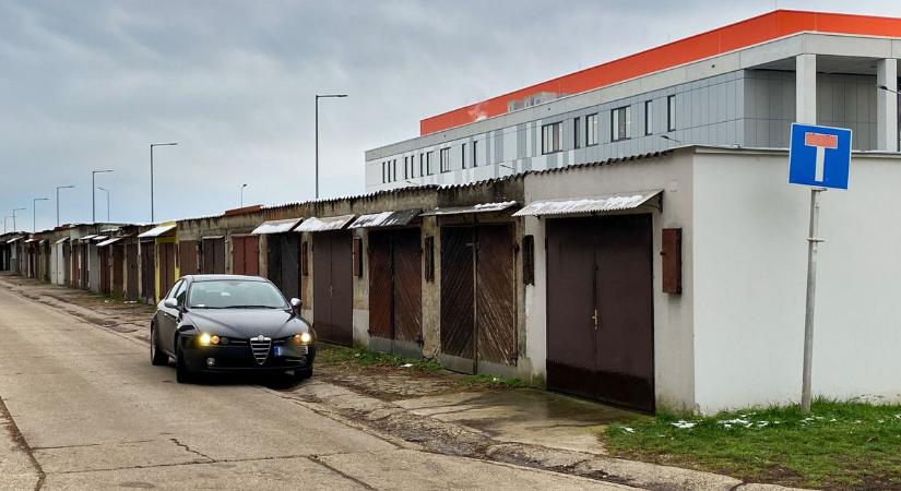 Teremben, vagy a csillagok alatt: mutatjuk, mennyibe kerülnek az eladó garázsok Zalában (galéria)
