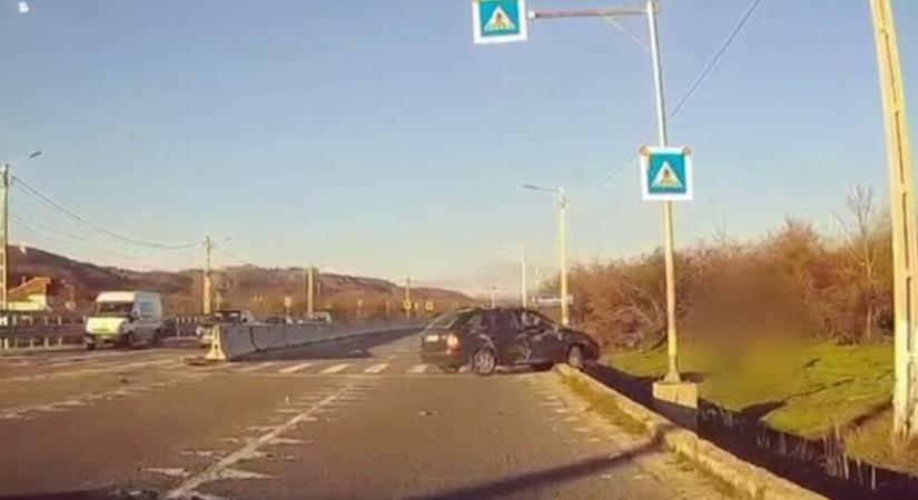 Tragédia az átjárón: teherautó gázolt el egy 32 éves nőt (VIDEÓ)