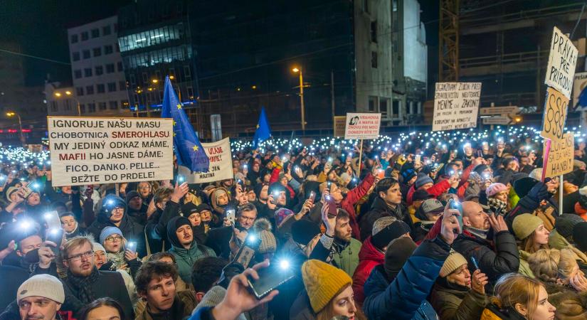 Több ellenzéki párt is csatlakozott a mai tüntetéshez