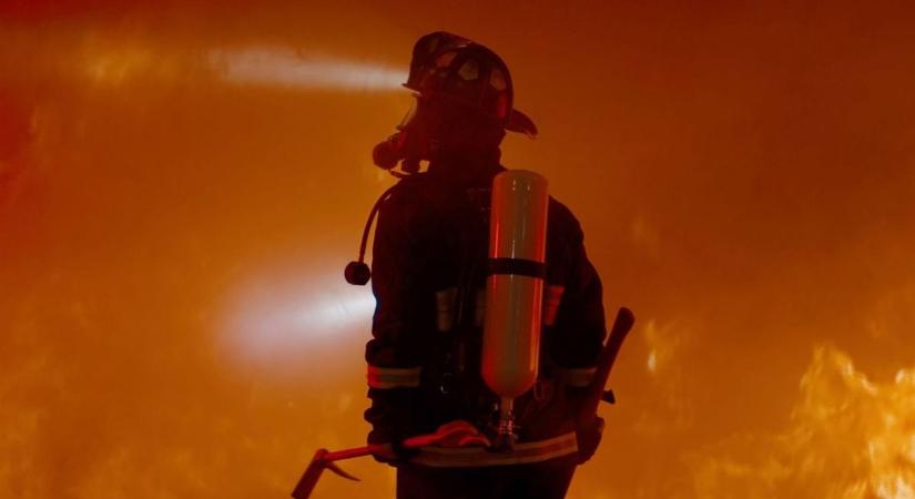 Kigyulladt egy lakás Celldömölkön, az épületben gázpalack is volt