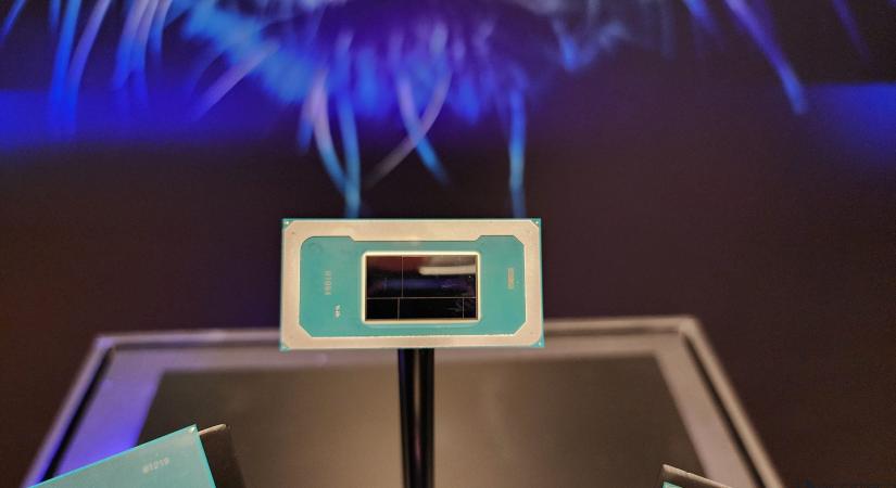 Lencsevégen az Intel Panther Lake-H sorozatába tartozó mobil processzor mérnöki tesztpéldánya