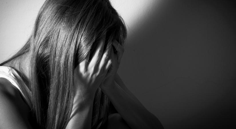 Felmentették a szexuális erőszakkal vádolt hallgatót, véres lepedőkkel álltak ki diáktársai az áldozat mellett