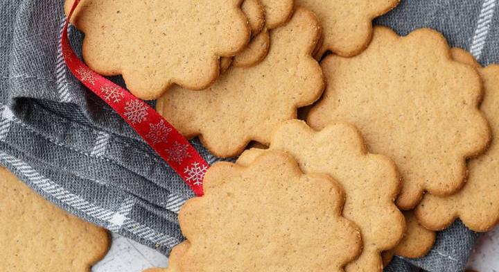 Ropogós, svéd gyömbéres keksz: isteni, illatos karácsonyi ajándék