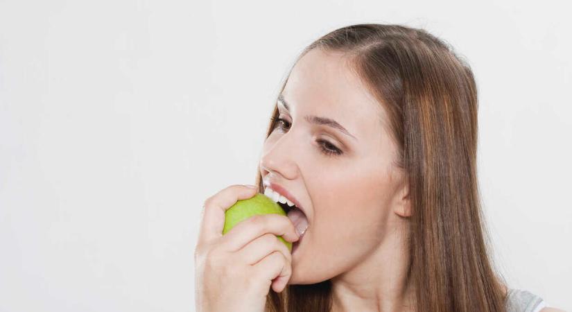 Az alma 6 hétig friss és ropogós marad, ha ebbe az 1 dologba csomagolva tárolod