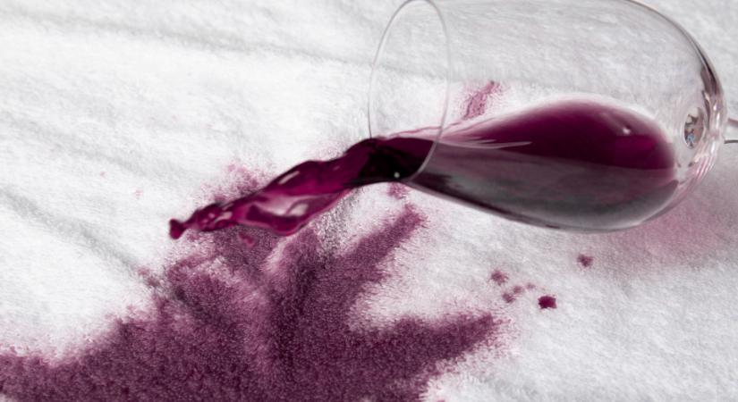 Kiömlött a vörösbor? Ne essen pánikba, próbálja ki ezeket a módszereket