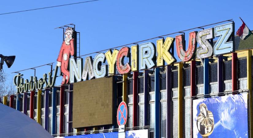 Kőműves Kelemen munkája került elő a Fővárosi Nagycirkusz kupolájából