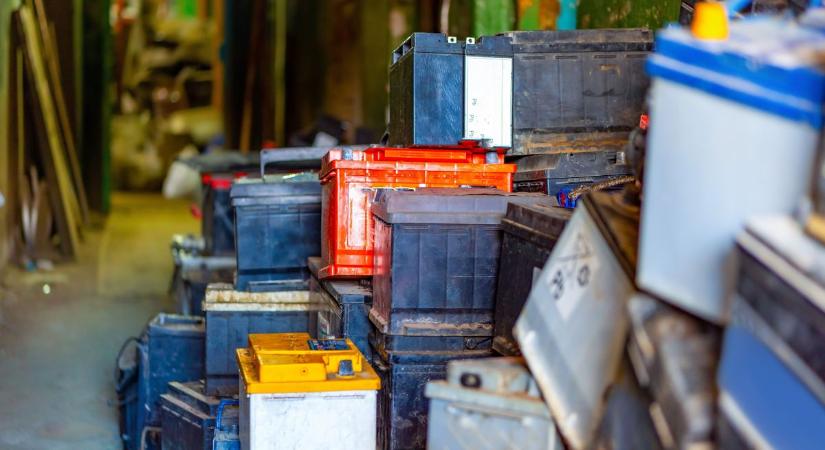 Patakparton hagyott egy használt akkumulátort – több mint félmilliójába került!