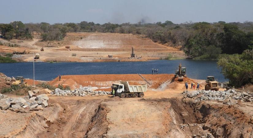 Afrikában épít szupersztrádát a magyar vállalat: folyón visz át a gigaprojekt, Budának és Pestnek hívják a két oldalt