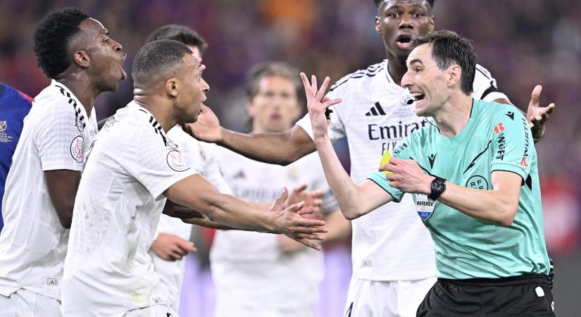 A Real Madrid nagyon pikkel a Fradi-meccs bírójára: CR7 meglökte, Rüdiger jéggel dobálta meg - videók