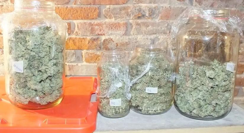 Nem a mosott ruha száradt a kötélen – bődületes drogfogás Hajdú-Biharban