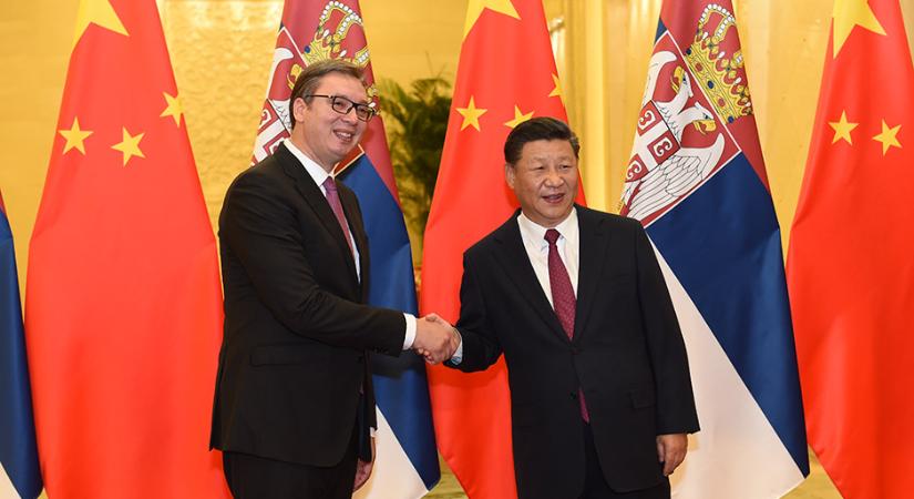 Mennyivel tartozik Szerbia Kínának?