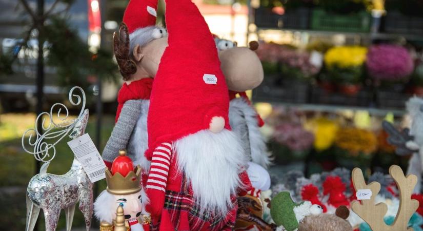 Őrült karácsonyi dekorációk után kutattunk Egerben, rengeteg furcsaságot kapni a boltokban