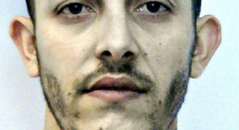 Rendkívüli közleményt adott ki a rendőrség kedden – hajtóvadászat indult ez a férfi ellen