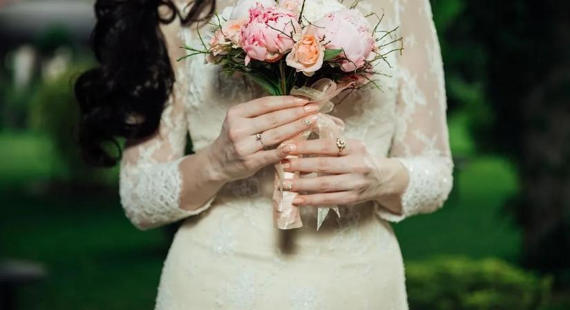 Sokkot kapott a menyasszony: elképesztő, mit fedezett fel az esküvői fotókon