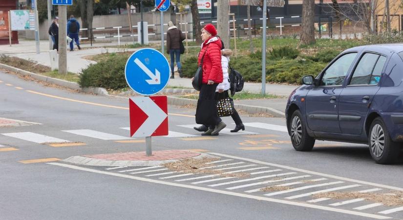 A gyalogosnak jár az elsőbbség, mégis megköszönjük: olvasóink elmondták, ők mit tesznek a zebránál