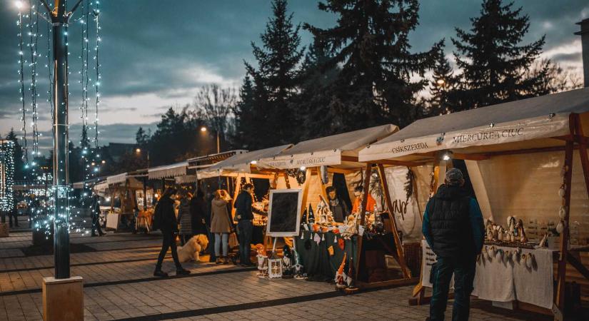 Fényjáték, gyertyagyújtás, korcsolyapálya – Így készül az ünnepre Csíkszereda