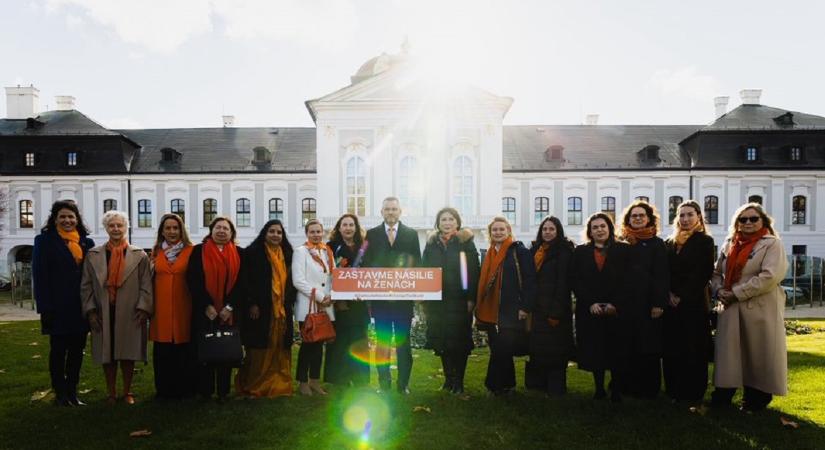 A szlovák államfő is csatlakozott az Állítsuk meg a nők elleni erőszakot kampányhoz