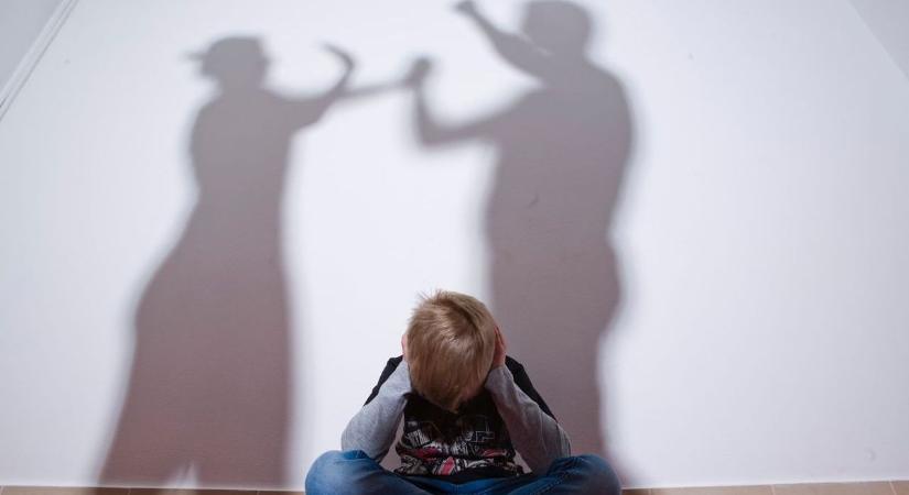 Online akció indul a nők elleni erőszak megszüntetéséért (videó)