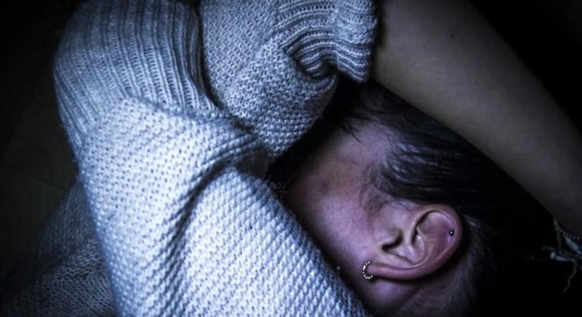 Beismerte a nemi erőszakot, mégis felmentette a bíróság