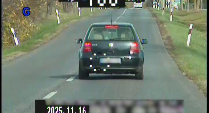 160-al repesztett Vásárosdombó felé a Golf, a bírság is majdnem ennyi volt