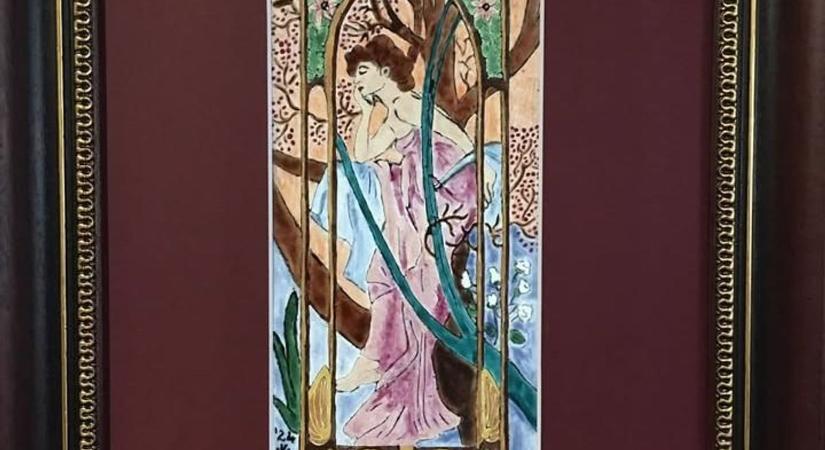 Szülővárosában mutatkozik be tűzzománc képeivel a keszthelyi alkotó