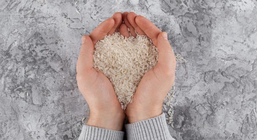 Szuperolcsó háztartási trükk: így párátlanítson rizzsel