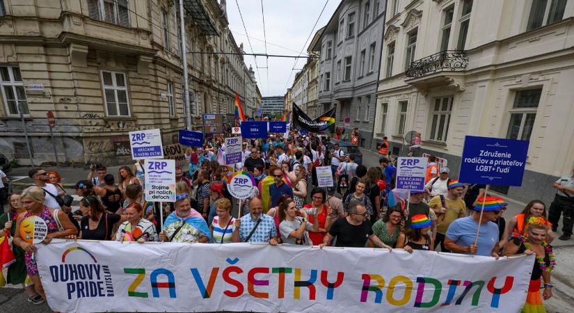 EUB: nem kell bevezetni a melegházasságot, de minden tagállamban - Szlovákiában is - el kell ismerni