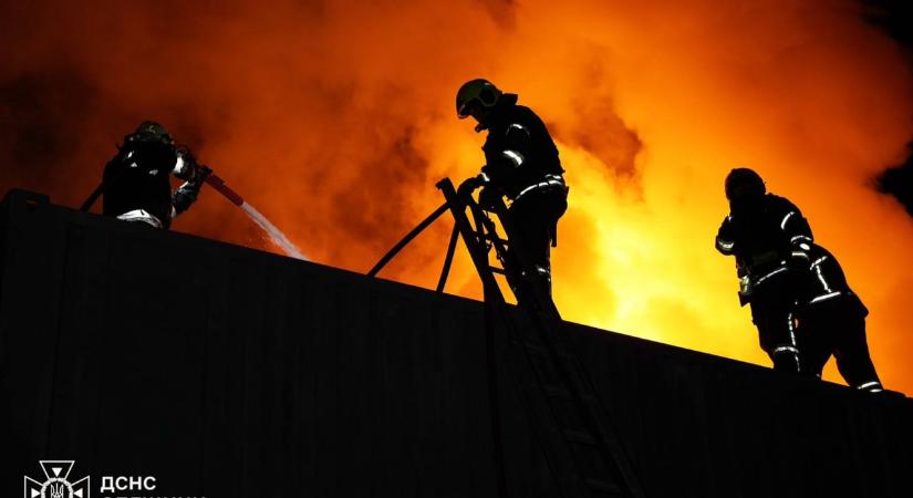 Zelenszkij az orosz támadásról: közel 500 célpont, több drón berepült Moldovába és Romániába