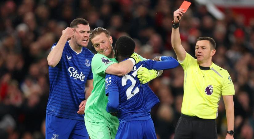 Premier League-botrány: megpofozta a saját védőtársát