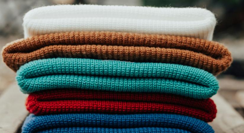 Több hely lesz a szekrényekben, ha így hajtogatja össze a ruhákat