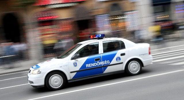 Körözi a rendőrség a férfit, aki Mercedesével halálos balesetet okozott, aztán elmenekült