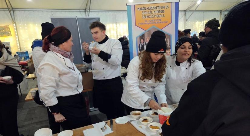 Káposztacunami söpört végig Mórahalmon, ahol hét tájegység ízei csaptak össze egyetlen sátor alatt – videóval