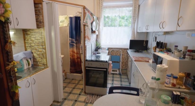 Lakásvadászok: az amerikai konyhás fürdőszobán még a vevők szeme is kikerekedett