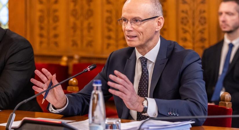Banki díjakról, devizahiteles kártérítésről és a mellélövő előrejelzésekről is kérdezték az MNB leendő alelnökét