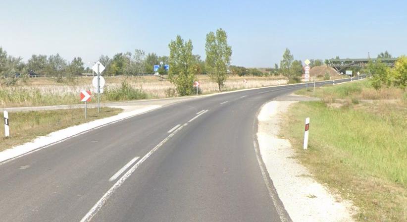 Árokba hajtott egy autó Polgárnál