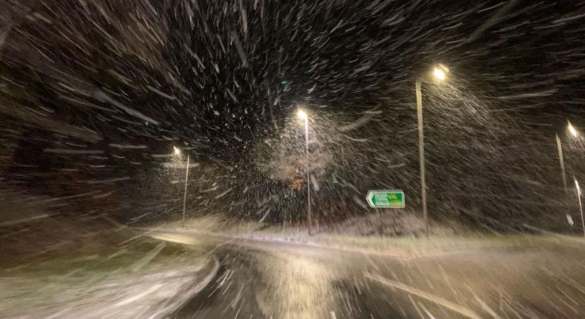 Knight Rider vagy Csillagok háborúja, így küzdött meg a hóval a busz a cseszneki szerpentinen (videó)