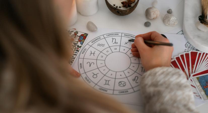 Horoszkóp: 3 csillagjegy, akinek november utolsó napjaiban vesz váratlan fordulatot az élete