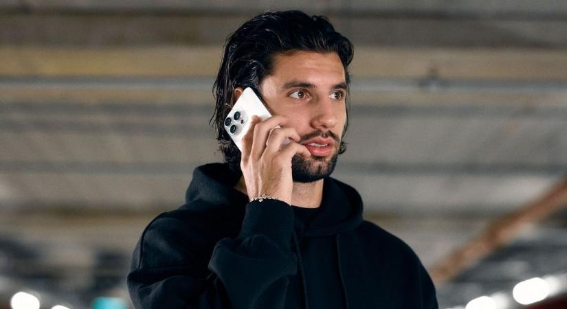 Itt a nagy esély! Akár a tiéd is lehet Szoboszlai Dominik felújított telefonja