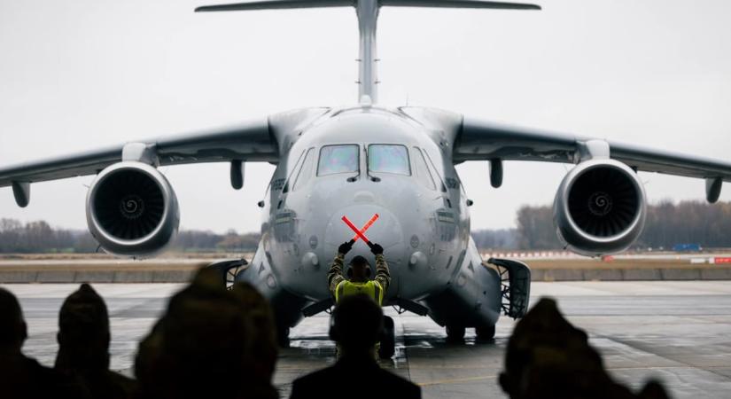 Megjött a honvédség második szállítógépe, de miért marad ki belőle a légi utántöltés?