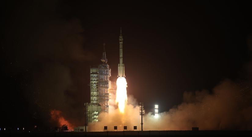 Megérkezett a mentőűrhajó: végre biztonságban a Tienkung legénysége