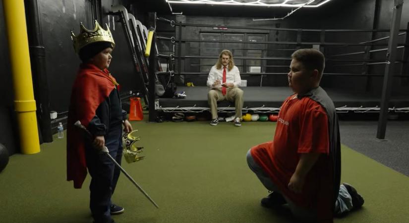 Az igazi békecsúcs: Hasbulla királlyá koronázta a Rizzlert