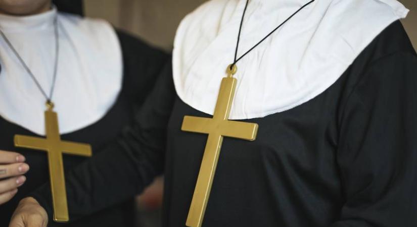 Tornacipőt húzott az apáca és hihetetlen, mit tett utána: videóra vették a furcsaságot