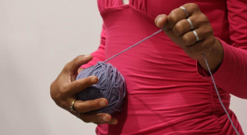 Tűzvész sújtotta a Szívhang társulat tagjának otthonát – Gyűjtés indult a 4 gyermekes édesanya megsegítésére