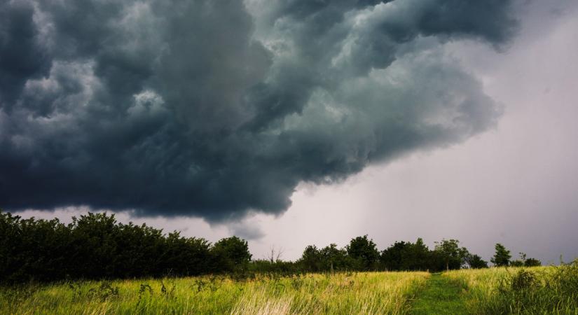 Hullámzó frontrendszer érte el Magyarországot: erre készülhetnek a közlekedők