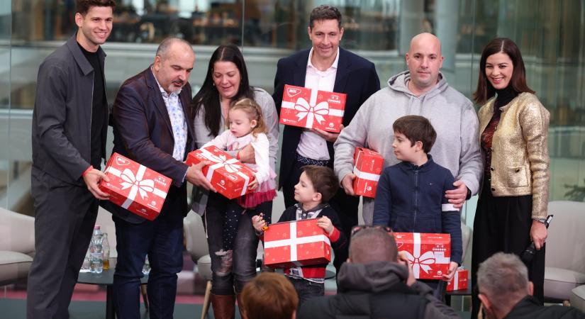 „Az adományozás felszabadítja a jókedvért felelős hormonokat” – elindult a baptisták idei cipősdoboz-akciója